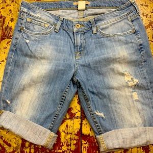 29 Lucky Brand Shorts light wash with wear!